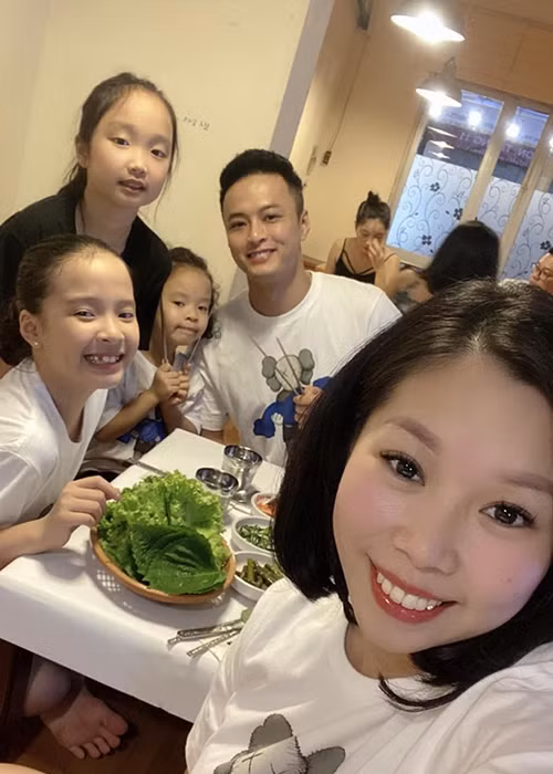 Anh Đào khéo giữ chồng nhờ sự tháo vát, thấu hiểu công việc diễn xuất của chồng.