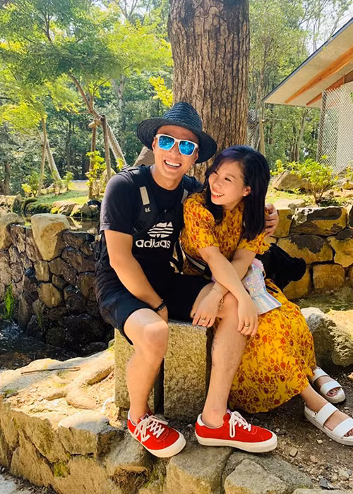 Nam diễn viên và bà xã thường xuyên có những chuyến du lịch hâm nóng tình cảm vợ chồng.