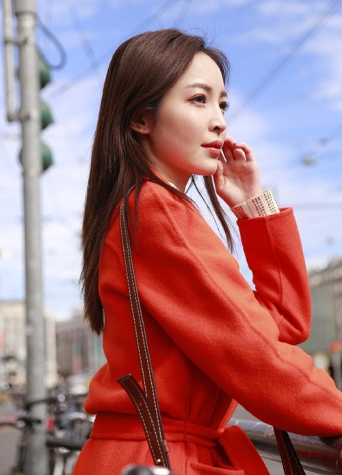 Không ít người sau khi biết đến Vương Chung Dao đều nhất trí cho rằng, cô nàng thực sự là một trong những trọng tài bi-a chuyên nghiệp xinh đẹp nhất thế giới.