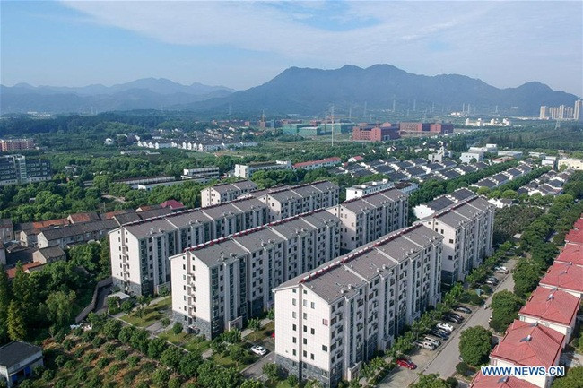 Với lợi thế nằm giữa vùng nông thôn tươi đẹp, hoạt động du lịch tại làng này là tham quan các khu vực nông nghiệp, thu hoạch trái cây và rau ...