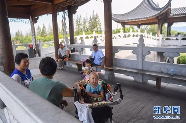 Thu nhập bình quân đầu người của làng là 63.500 nhân dân tệ (~209 triệu đồng) năm 2017.