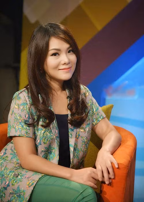 MC Bạch Dương rời VTV vào năm 2017. Mới đây, cô một lần nữa trải lòng về quyết định này. Nữ MC khẳng định cô nghỉ việc không hoàn toàn bởi hy sinh vì gia đình mà là chọn thời điểm phù hợp để cân đối việc quan trọng hơn.