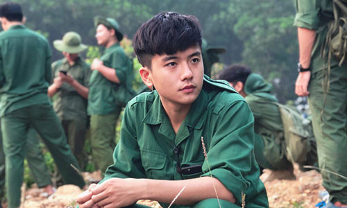 Phat cuong anh goc nghieng than thanh cua nam sinh hoc quan su