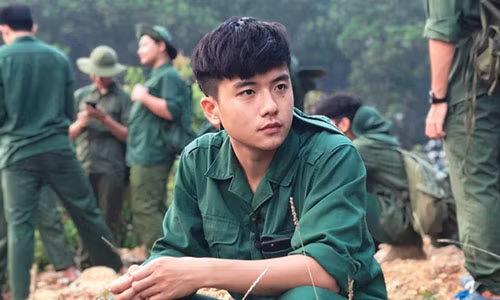 Phat cuong anh goc nghieng than thanh cua nam sinh hoc quan su