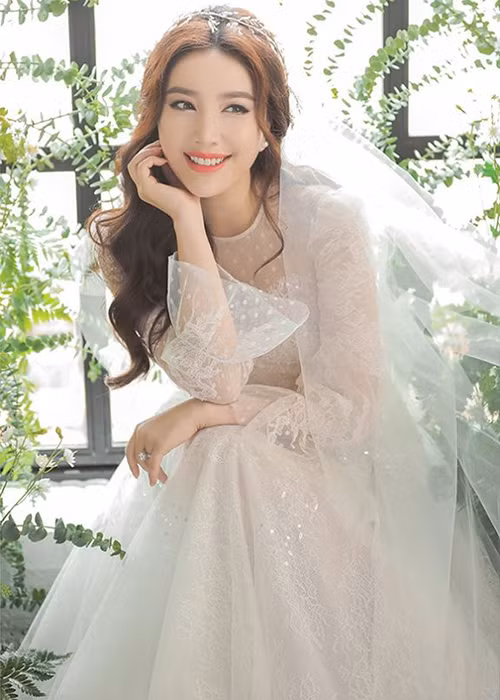 Hình ảnh Bảo Thy xinh như nữ thần trong chiếc váy cưới. Ảnh: Bí mật showbiz 