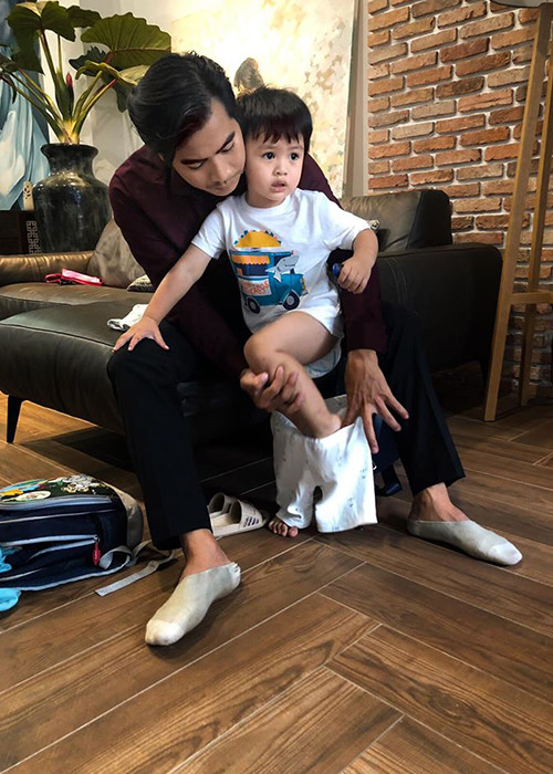Thanh Bình được xem là ông bố bỉm sữa đảm đang nhất nhì showbiz Việt.