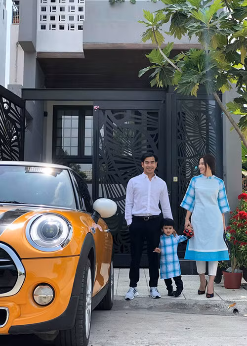 Ngọc Lan và Thanh Bình chọn cách ly hôn trong văn minh khi cuộc sống hôn nhân không còn hạnh phúc. Mời quý độc giả xem video "Ngọc Lan chia sẻ: Tôi đẹp tôi có quyền". Nguồn VTC