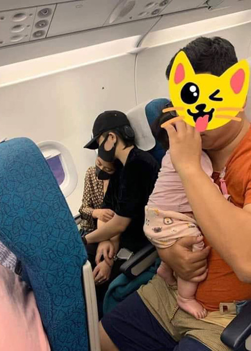 Mới nhất, cư dân mạng lan truyền hình ảnh được cho là của Hoàng Thùy Linh và Gil Lê trên máy bay. Ảnh: Zing