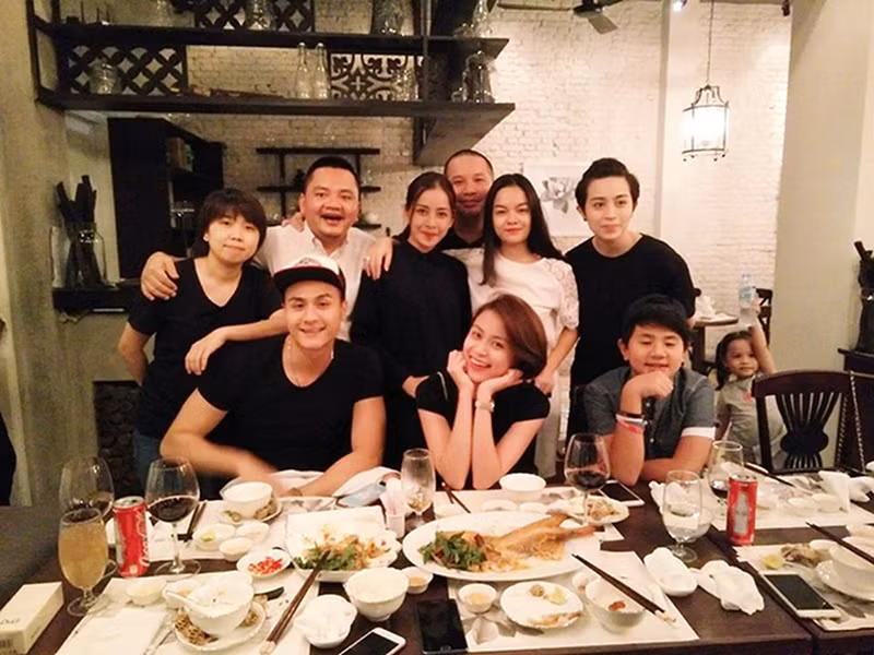 Hoàng Thùy Linh, Vĩnh Thụy, Chi Pu và Gil Lê từng cùng chơi chung một nhóm.