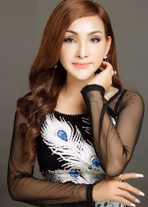 Hiện tại, trên trang cá nhân, Cát Tuyền cập nhật trạng thái độc thân. Nhiều người cho rằng cuộc tình của cô và doanh nhân từng ly hôn đã tan vỡ.