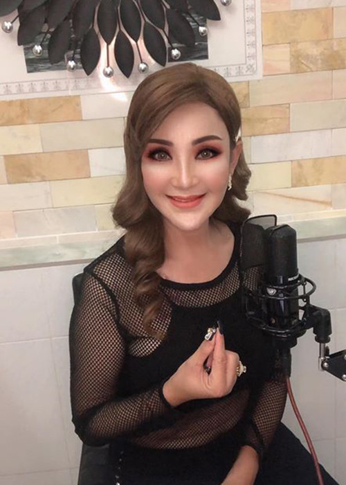 Nữ ca sĩ chuyển giới đầu tiên ở Việt Nam hiện khá kiệm lời về chuyện tình cảm.