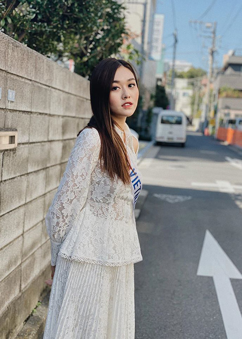 Đại diện Việt Nam thực hiện chế độ ăn uống hợp lý và tập thể dục để giữ thân hình cân đối trước khi bước vào phần thi áo tắm.