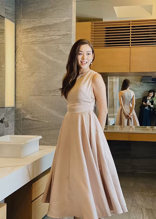 Để lọt vào top 15 chung kết, Tường San phải ghi điểm trong phần thi trang phục áo tắm, trang phục dạ hội trong chung kết và phong cách thời trang suốt cuộc thi.