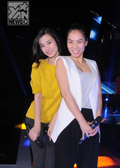 Số nghệ sĩ được mời dự đám cưới lên đến 200 người. Theo Vnexpress, để mừng hạnh phúc của đôi uyên ương, các nghệ sĩ đã chuẩn bị tiết mục dự kiến mở màn đám cưới.