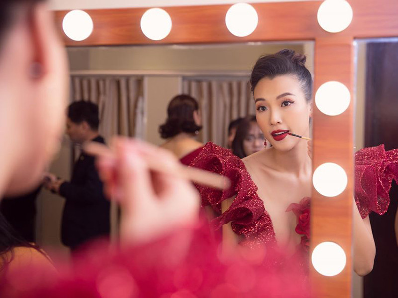 Nữ MC xinh đẹp trước ngày lên xe hoa.