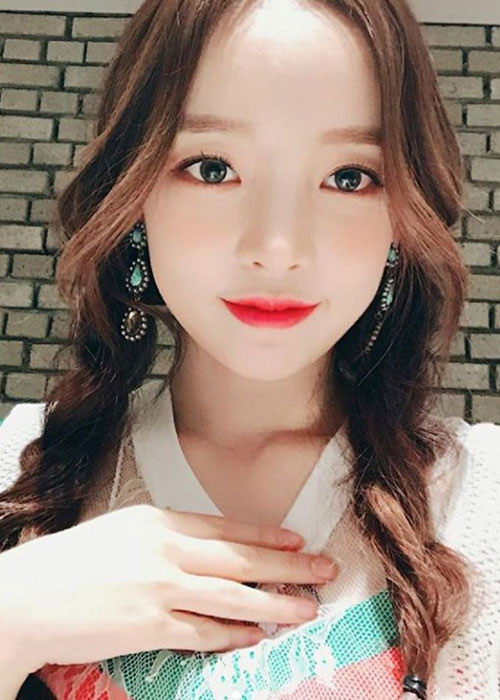 Cách đây hơn 1 tháng, trước sự ra đi của Sulli, Goo Hara từng hứa sẽ sống thật chăm chỉ, thay cả phần bạn thân.