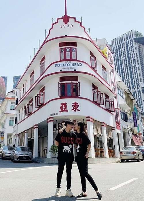  Đông Nhi - Ông Cao Thắng vừa khoe loạt ảnh tình tứ bên nhau trong tuần trăng mật ở Singapore.