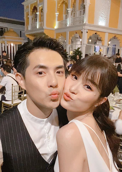 Đông Nhi và Ông Cao Thắng dính như sam trong các sự kiện sau khi kết hôn.