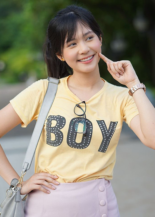 Cách đây 2 năm, người đẹp Thái Lan niềng răng để hoàn thiện vẻ ngoài của mình.