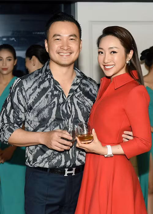 Cặp đôi đến nay chưa tiết lộ chuyện gặp gỡ và hẹn hò ra sao.