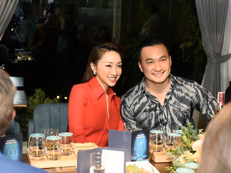 Nhiều khán giả, đồng nghiệp khen Chi Bảo và Thùy Chang có tướng phu thê và giục cặp đôi sớm làm đám cưới.