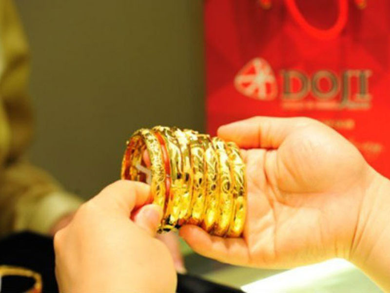 Gia vang hom nay 10/11, mot tuan giam manh