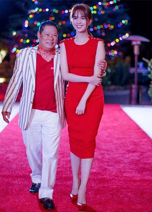 Đến tháng 12/2016, sau những đồn đoán, chính tỷ phú Hoàng Kiều đã lên tiếng thừa nhận đang yêu Ngọc Trinh.