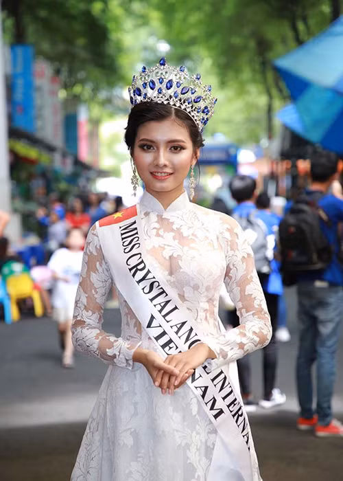 Nhiều người đánh giá cuộc thi Ngọc Châu tham gia chỉ mang tính chất ao làng.