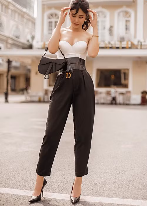 Sau nhiều năm gia nhập showbiz, Đông Nhi ngày càng gợi cảm, trẻ trung. Bảo sao Ông Cao Thắng luôn si mê cô trong suốt 10 năm qua.