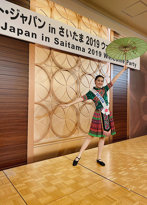 Tường San mặc đồ dân tộc, nhảy trên nền nhạc ca khúc "Để Mị nói cho mà nghe". Trước đó, cô thể hiện tài năng này tại cuộc thi Hoa hậu Thế giới Việt Nam 2019.