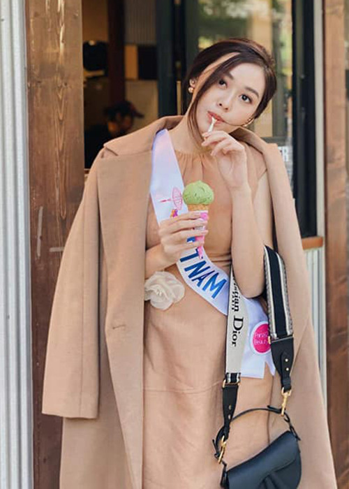 Từ Nhật Bản, Tường San thường xuyên cập nhật hình ảnh của mình đến người hâm mộ.