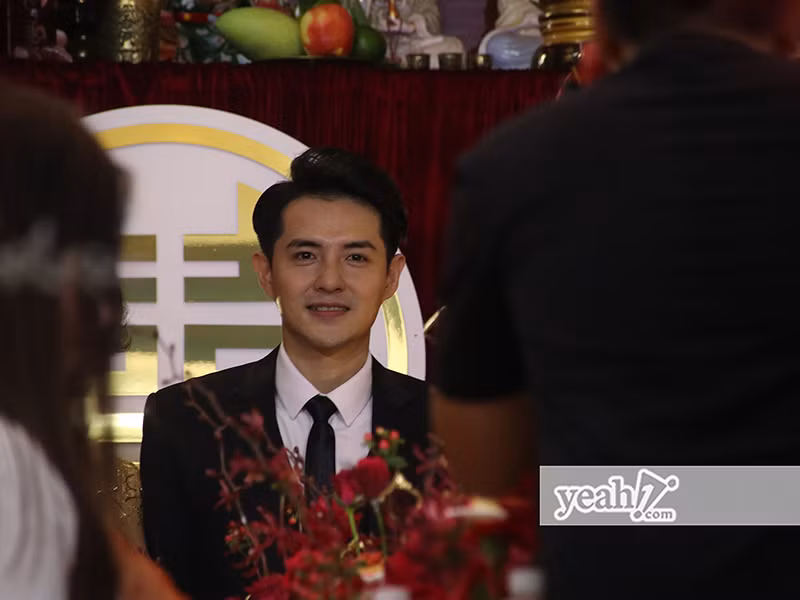 Ong Cao Thang lai xe mui tran don Dong Nhi ve dinh