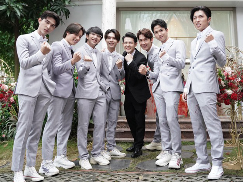 Ca sĩ Song Luân, Anh Tú và nhóm Uni5 làm phù rể cho Ông Cao Thắng.