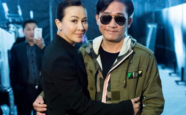 Thời gian sau, Lưu Gia Linh và Lương Triều Vỹ tay trong tay công khai tình cảm. Mối tình tay 3 này gây chấn động cả làng giải trí bởi cả ba đều là những tên tuổi hạng A và có hình ảnh đẹp trong mắt công chúng. Vụ việc khiến Gia Linh bị mang tiếng là hồ ly, còn nam diễn viên họ Lương bị chỉ trích là kẻ đa tình. Gần 20 năm trải qua biết bao sóng gió, cặp đôi Lưu - Lương vẫn sống hạnh phúc bên nhau. Lưu Gia Linh và Tăng Thiên Hoa hiện cũng đã hàn gắn quan hệ.