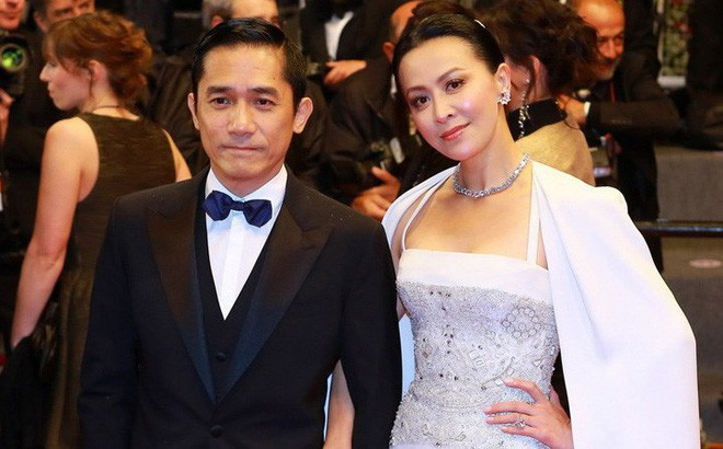 Lưu Gia Linh cướp Lương Triều Vỹ từ tay Tăng Thiên Hoa: Lưu Gia Linh và Tăng Thiên Hoa là chị em tốt. Họ từng có khoảng thời gian trở mặt thành thù vì Lương Triều Vỹ. Khi Tăng Thiên Hoa hẹn hò với tài tử Ỷ thiên đồ long ký, cô thường tâm sự mọi chuyện với người bạn thân Lưu Gia Linh. Thậm chí, nữ diễn viên họ Lưu còn không ít lần đứng ra hòa giải cho cặp tình nhân này khi cả hai cãi vả. Không ngờ rằng, điều này đã giúp Lưu Gia Linh và Lương Triều Vỹ phải lòng nhau.