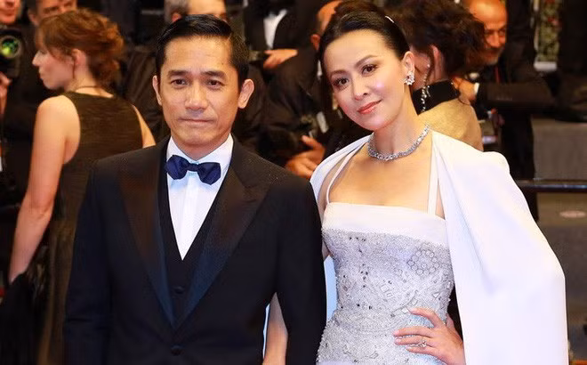 Lưu Gia Linh cướp Lương Triều Vỹ từ tay Tăng Thiên Hoa: Lưu Gia Linh và Tăng Thiên Hoa là chị em tốt. Họ từng có khoảng thời gian trở mặt thành thù vì Lương Triều Vỹ. Khi Tăng Thiên Hoa hẹn hò với tài tử Ỷ thiên đồ long ký, cô thường tâm sự mọi chuyện với người bạn thân Lưu Gia Linh. Thậm chí, nữ diễn viên họ Lưu còn không ít lần đứng ra hòa giải cho cặp tình nhân này khi cả hai cãi vả. Không ngờ rằng, điều này đã giúp Lưu Gia Linh và Lương Triều Vỹ phải lòng nhau.