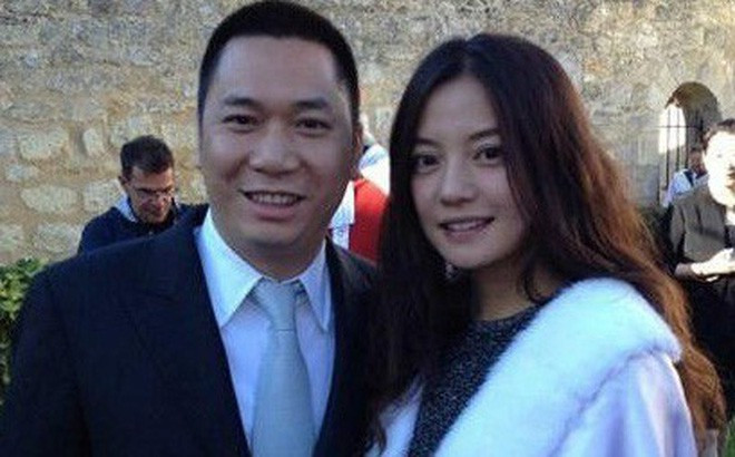 Thời điểm cả hai công khai tình cảm, nàng "Tiểu Yến Tử" bị công chúng chỉ trích dữ dội. Sau này khi có cơ hội nhắc về chuyện xưa, Diệp Thúy Thúy cho hay: "Tôi không muốn nhắc lại nữa. Dù sao cũng chúc phúc hai người họ''. Hiện, Triệu Vy đang vướng tin đồn ly thân với ông xã Huỳnh Hữu Long sau 11 năm chung sống.Kể từ sau khi nhận án phạt vì gian lận kinh tế, đại gia này đã lâu không xuất hiện bên cạnh vợ con.