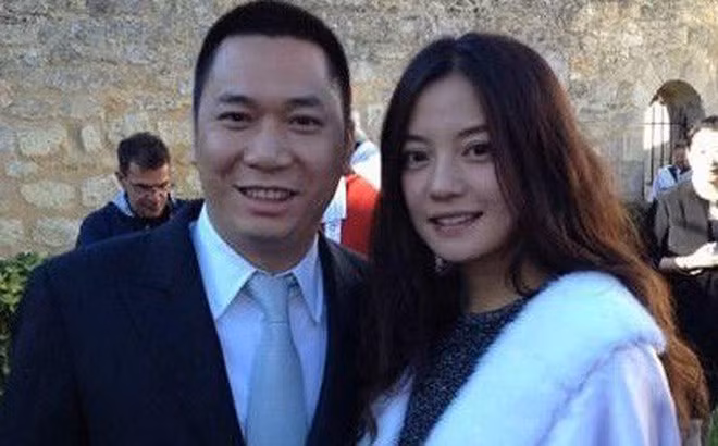 Thời điểm cả hai công khai tình cảm, nàng "Tiểu Yến Tử" bị công chúng chỉ trích dữ dội. Sau này khi có cơ hội nhắc về chuyện xưa, Diệp Thúy Thúy cho hay: "Tôi không muốn nhắc lại nữa. Dù sao cũng chúc phúc hai người họ''. Hiện, Triệu Vy đang vướng tin đồn ly thân với ông xã Huỳnh Hữu Long sau 11 năm chung sống.Kể từ sau khi nhận án phạt vì gian lận kinh tế, đại gia này đã lâu không xuất hiện bên cạnh vợ con.