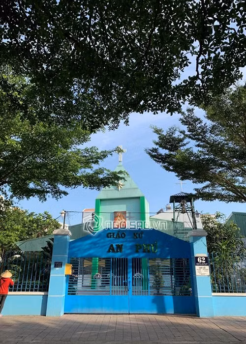 Nhà thờ vắng lặng trước khi hôn lễ của Bảo Thy diễn ra. Ảnh: Ngôi sao