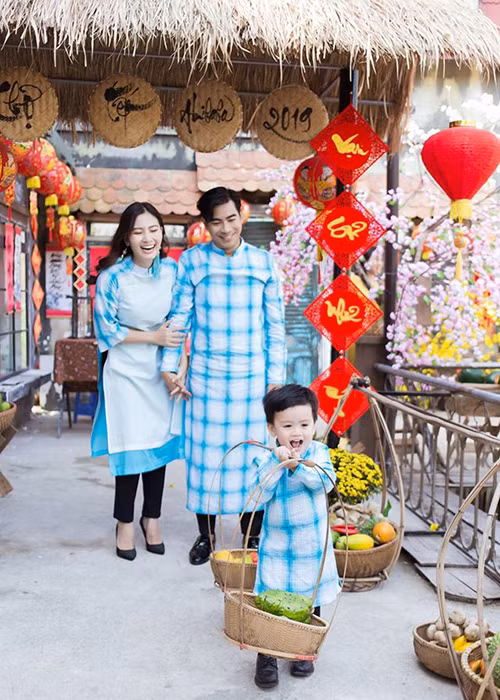 Mới đây, Ngọc Lan - Thanh Bình tuyên bố thông tin ly hôn sau 3 năm chung sống. Cả hai hiện là bạn và cùng nhau chăm sóc con trai.