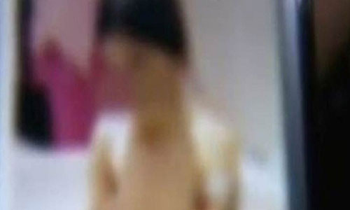 Vuot hang tram km de ep nu sinh 17 tuoi quan he tinh duc