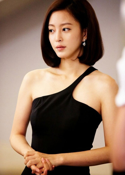 Diễn viên Han Ye Seul cũng đau buồn khi Goo Hara ra đi. "Trái tim tôi quặn thắt”, cô chia sẻ.