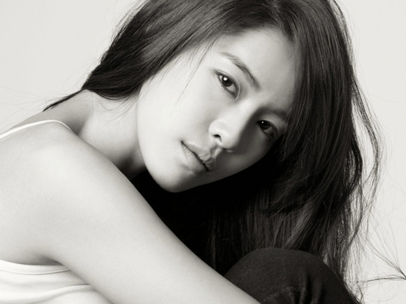 Kahi - cựu trưởng nhóm After School tiếc thương Goo Hara qua đời. “"Lại một mặt trời lặn xuống...Yên nghỉ nhé”.