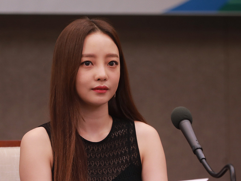 Tin tức Goo Hara qua đời ở tuổi 28 gây chấn động showbiz Hàn. Hiện tại, cảnh sát vẫn tiếp tục điều tra nguyên nhân cái chết của Goo Hara.