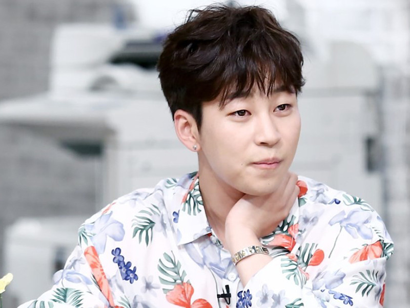 “Đáng lẽ mình phải giúp cậu dù chỉ là một chút ít ỏi, xin lỗi cậu. Mình tức giận bản thân quá mức. Xin lỗi và cảm ơn cậu", DinDin viết.