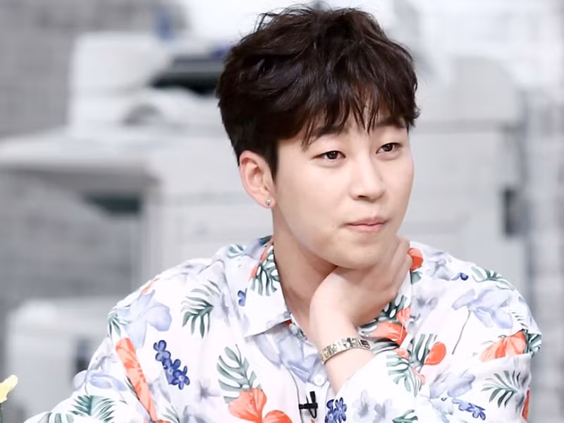 “Đáng lẽ mình phải giúp cậu dù chỉ là một chút ít ỏi, xin lỗi cậu. Mình tức giận bản thân quá mức. Xin lỗi và cảm ơn cậu", DinDin viết.