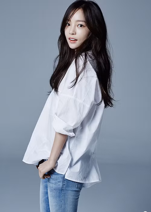 Gia đình Goo Hara sẽ bố trí một phòng tại nhà tang lễ để người hâm mộ viếng nữ ca sĩ từ 15h ngày 25/11 (giờ Seoul) tới 12h ngày 27/11.