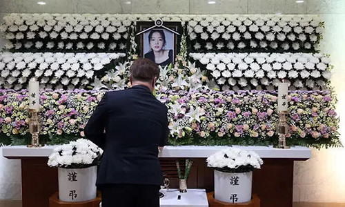 Vi sao cha me khong den dam tang Goo Hara, chi co moi anh trai?