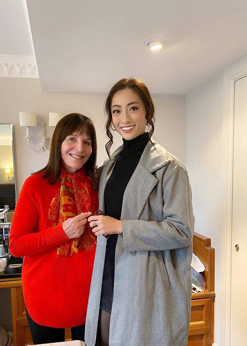 Đại diện Việt Nam được Missosology đánh giá cao vì lọt vào mắt xanh chủ tịch cuộc thi và top 10 phần thi Top Model. Theo lời kể của Lương Thùy Linh, sau khi chia sẻ dự án nhân ái, cô nhận được nhiều lời khen từ nữ chủ tịch. Không chỉ dành lời khen cho Lương Thùy Linh, bà Julia Morley còn hứa hẹn sẽ bay tới Việt Nam, đến với Lũng Lìu, Lũng Lạ, xã Dân Chủ, huyện Hòa An, tỉnh Cao Bằng, nơi Lương Thùy Linh thực hiện dự án nhân ái "Đắp đường, xây ước mơ".