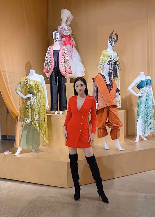 Người đẹp đến từ Cao Bằng gây ấn tượng về kỹ năng catwalk.